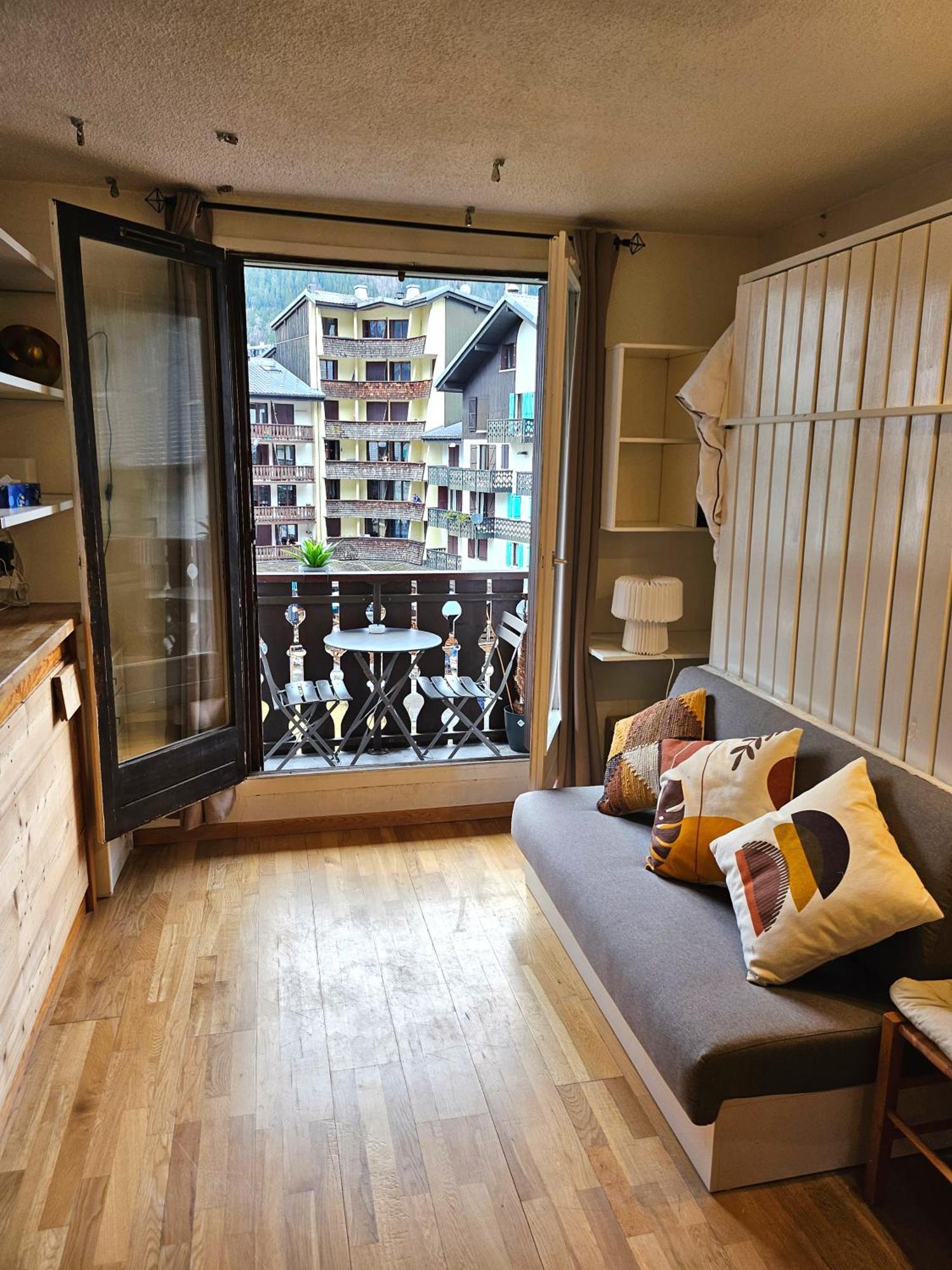 Cozy Chamonix Ski Studio With Mountain Views Bagian luar foto